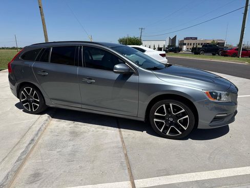 Used 2018 Volvo V60 T5 Dynamic w/ Vision Package FWD image 8