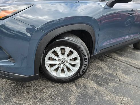 Certified 2024 Toyota Grand Highlander AWD image 2