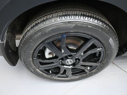 Used 2023 Nissan Kicks SV image 12