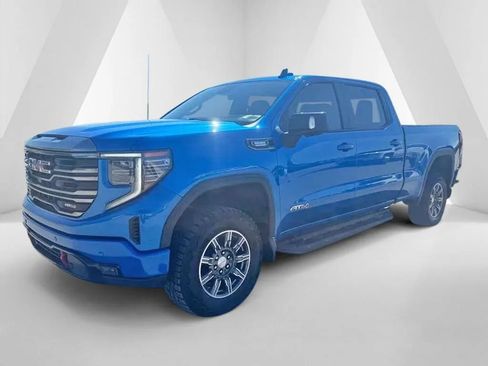 Used 2024 GMC Sierra 1500 AT4 w/ AT4 Premium Package AWD/4WD image 3