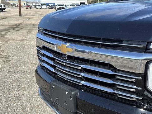 New 2026 Chevrolet Suburban Premier RWD image 3
