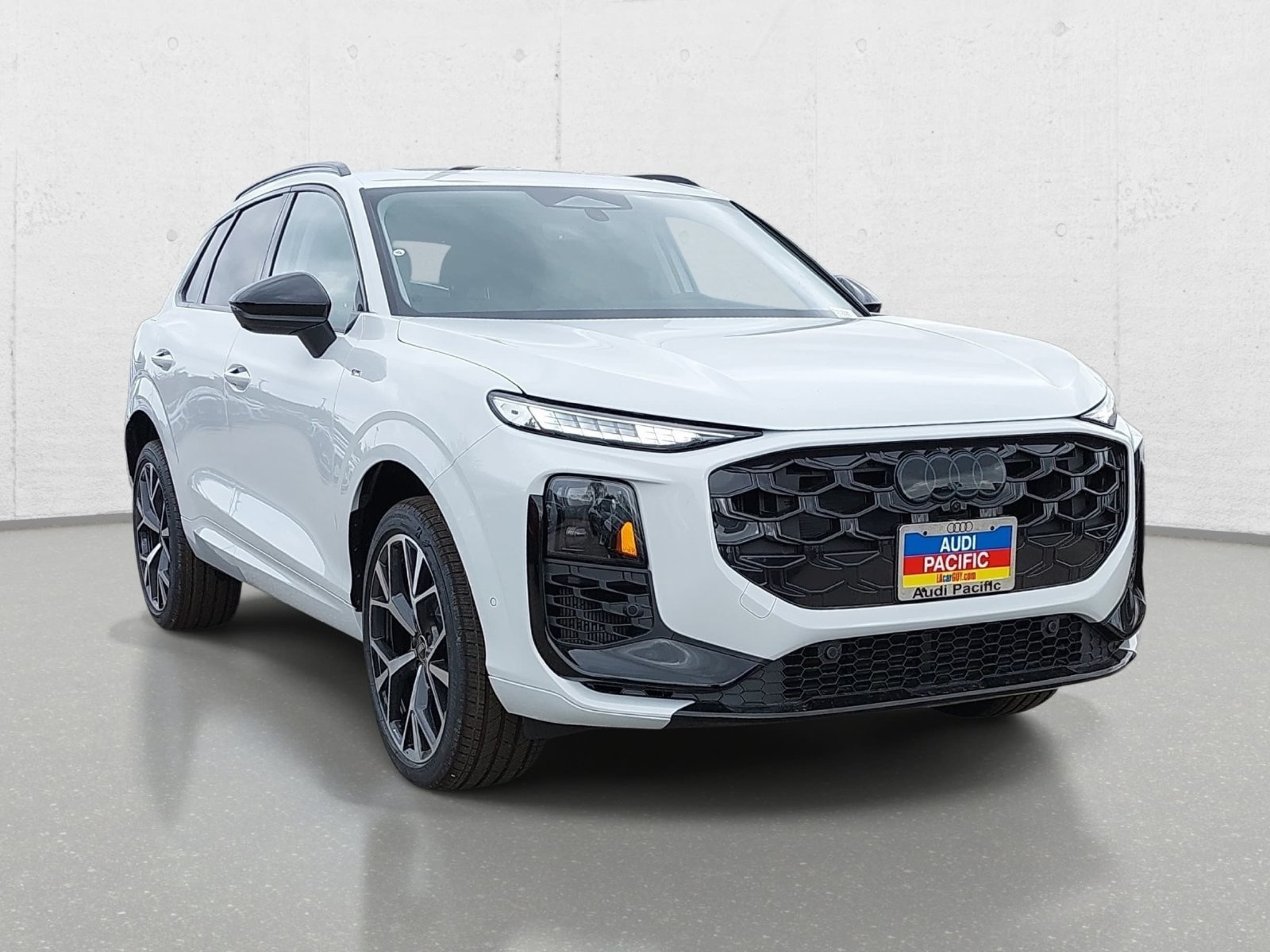 New 2026 Audi Q3 quattro 2.0T AWD/4WD image 3