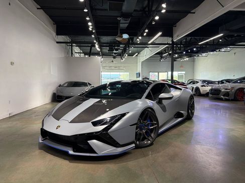 Used 2023 Lamborghini Huracan Tecnica RWD image 2