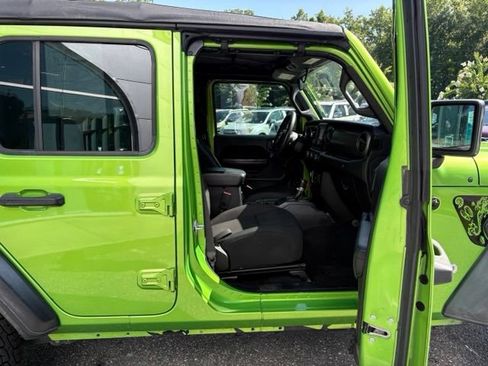 Used 2018 Jeep Wrangler Unlimited Sport AWD/4WD image 29