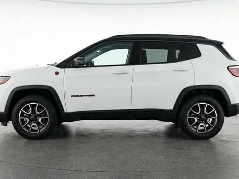 Used 2025 Jeep Compass Trailhawk AWD/4WD image 5