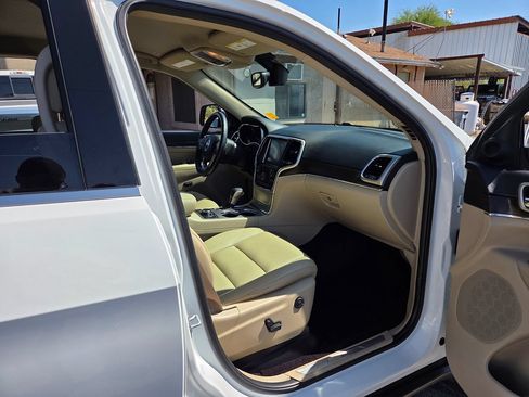 Used 2017 Jeep Grand Cherokee Limited w/ Trailer Tow Group IV AWD/4WD image 62