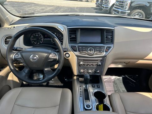 Used 2019 Nissan Pathfinder SL w/ SL Premium Package image 6