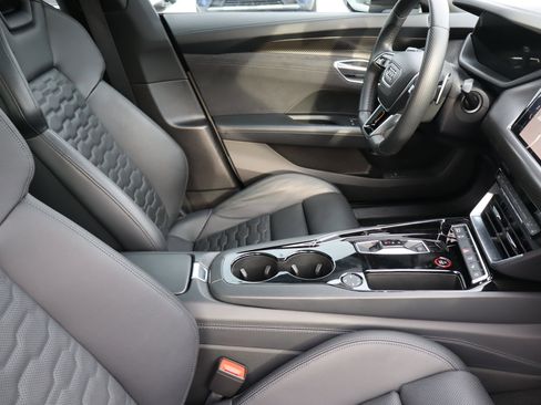 Used 2022 Audi e-tron GT Prestige w/ Prestige Package image 13