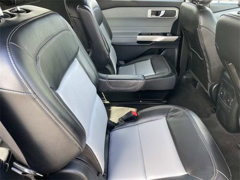 Used 2022 Ford Explorer XLT w/ Equipment Group 202A image 33