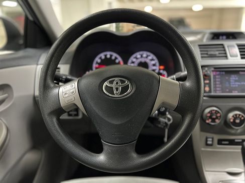Used 2013 Toyota Corolla LE image 27