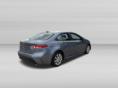 Used 2025 Toyota Corolla LE FWD image 4