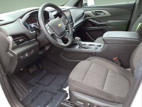 Used 2023 Chevrolet Traverse LT FWD image 11