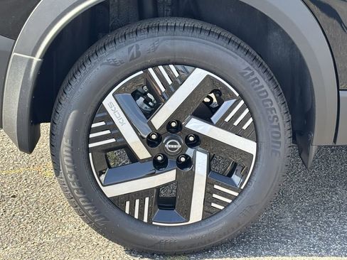 New 2026 Nissan Kicks SV image 7