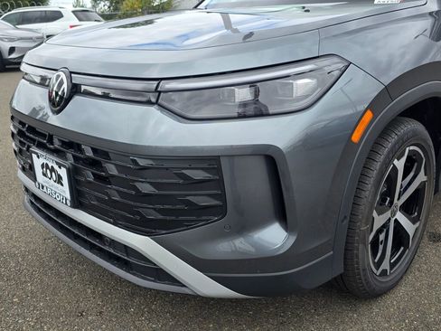 New 2025 Volkswagen Tiguan SE image 10