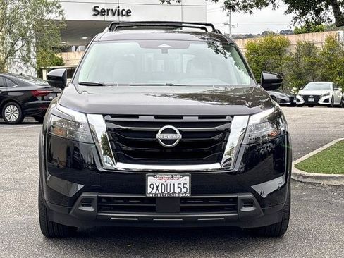 Certified 2024 Nissan Pathfinder SV w/ SV Premium Package FWD image 11
