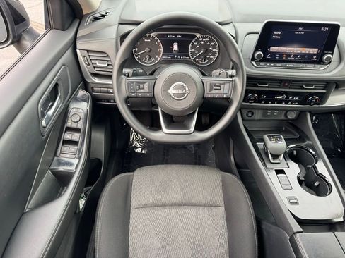 Used 2024 Nissan Rogue SV image 17