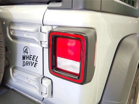 Used 2022 Jeep Wrangler Unlimited Sport AWD/4WD image 15