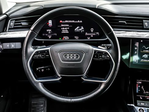 Used 2022 Audi e-tron Premium w/ Convenience Plus Package image 19