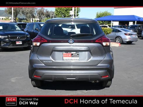 Used 2021 Nissan Kicks S FWD image 6