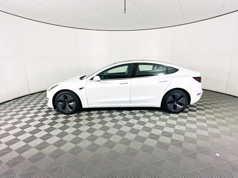 Used 2018 Tesla Model 3 Mid Range RWD image 4