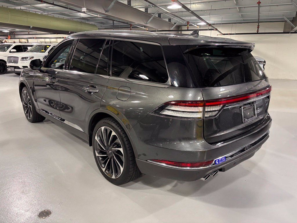 Used 2020 Lincoln Aviator Reserve w/ Equipment Group 202A AWD/4WD image 3