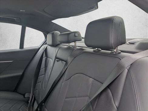 Used 2025 BMW 530i RWD image 16