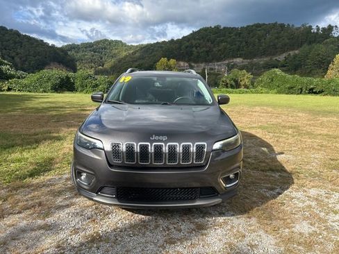 Used 2019 Jeep Cherokee Limited image 2