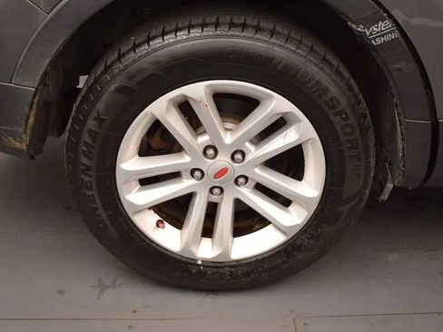 Used 2012 Ford Explorer XLT image 34