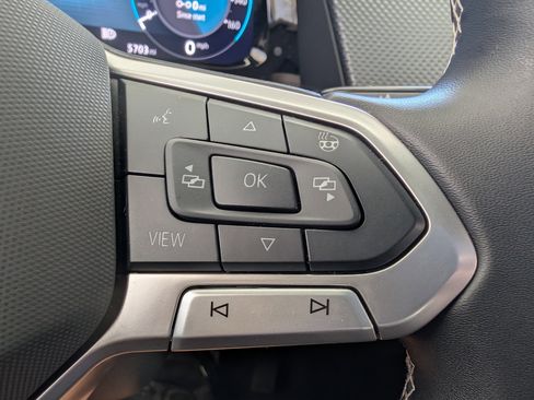 Used 2025 Volkswagen Atlas Cross Sport SEL image 34