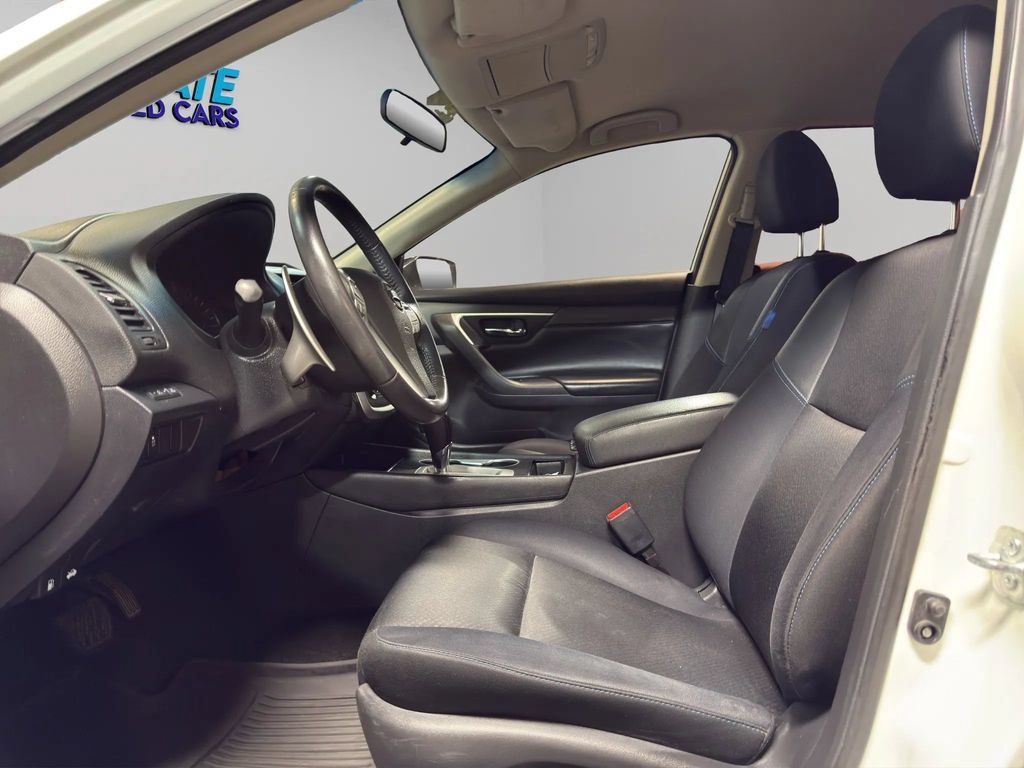 Used 2017 Nissan Altima 2.5 SR w/ Midnight Edition Package FWD image 9