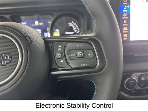 Used 2025 Jeep Wrangler Unlimited Rubicon 4xe w/ Convenience Group AWD/4WD image 36