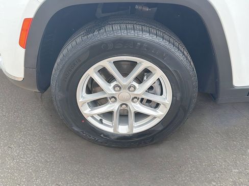 Used 2023 Jeep Grand Cherokee L Laredo image 40