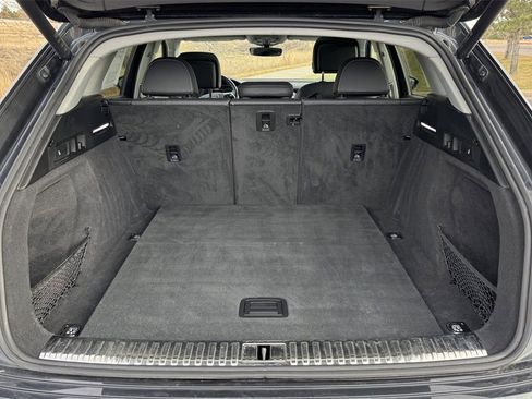 Used 2021 Audi e-tron Premium w/ Convenience Plus Package image 9