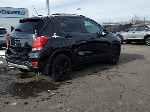 Certified 2022 Chevrolet Trax LT w/ LT Convenience Package image 8