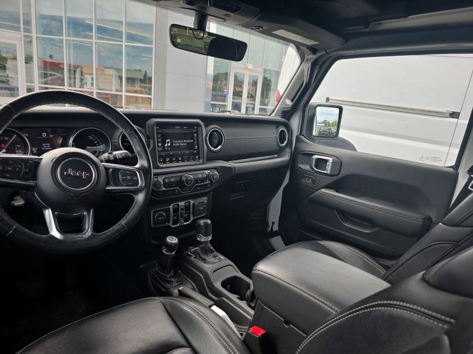 Used 2022 Jeep Wrangler Unlimited Sahara w/ Cold Weather Group AWD/4WD image 7