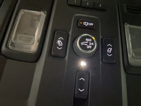 Used 2023 Chevrolet Suburban Premier image 21