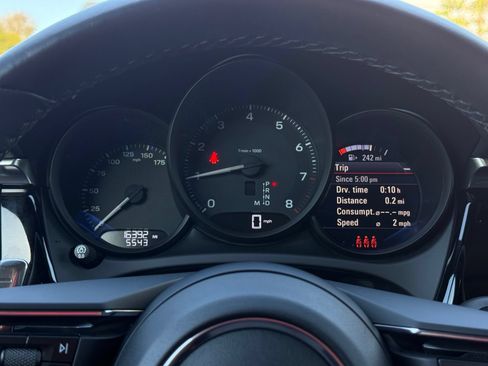 Certified 2024 Porsche Macan AWD/4WD image 16