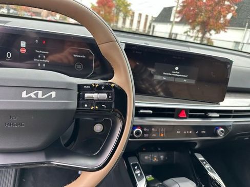 New 2026 Kia Sorento SX Prestige w/ Olive Brown Leather Package image 37