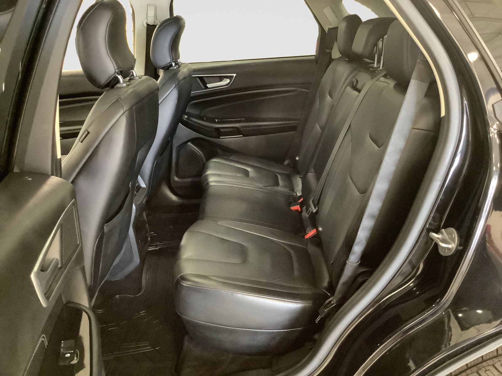 Used 2016 Ford Edge Titanium w/ Equipment Group 302A FWD image 13