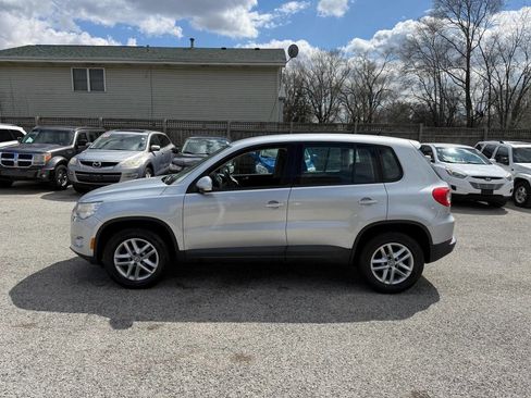 Used 2011 Volkswagen Tiguan SE image 12