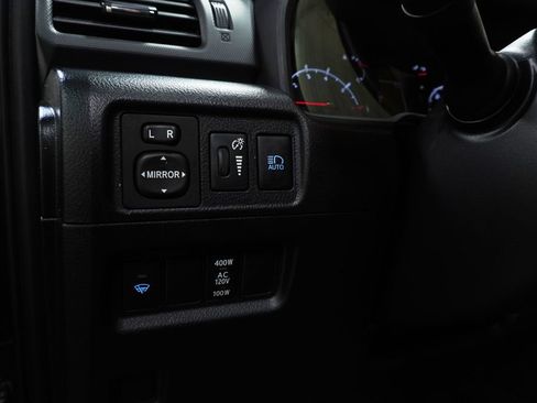 Used 2020 Toyota 4Runner SR5 AWD/4WD image 23