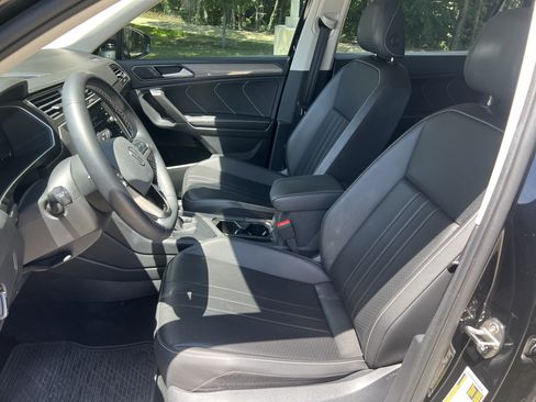 Used 2024 Volkswagen Tiguan SE FWD image 15