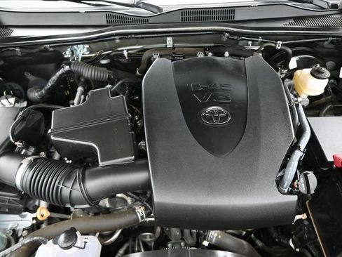 Used 2022 Toyota Tacoma SR image 29