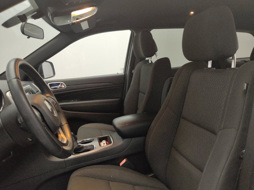 Used 2019 Jeep Grand Cherokee Laredo RWD image 17