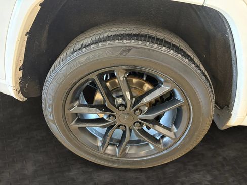 Used 2014 Jeep Grand Cherokee Overland w/ Advanced Technology Group AWD/4WD image 40