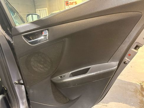 Used 2017 Hyundai Veloster FWD image 18