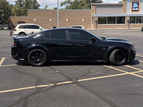 Used 2022 Dodge Charger SRT Hellcat RWD image 9