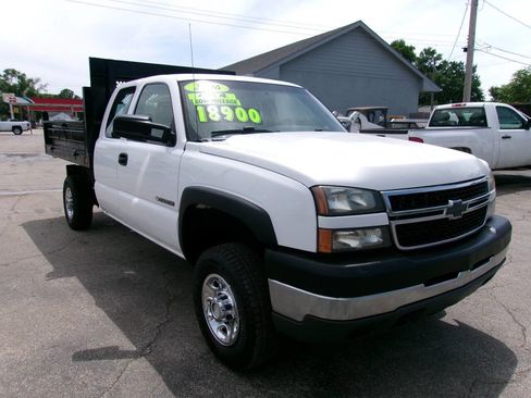 Used 2007 Chevrolet Silverado 2500 W/T w/ Skid Plate Package AWD/4WD image 5