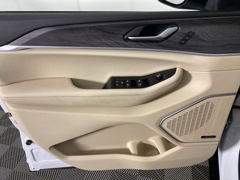 Used 2022 Jeep Grand Cherokee Limited image 16