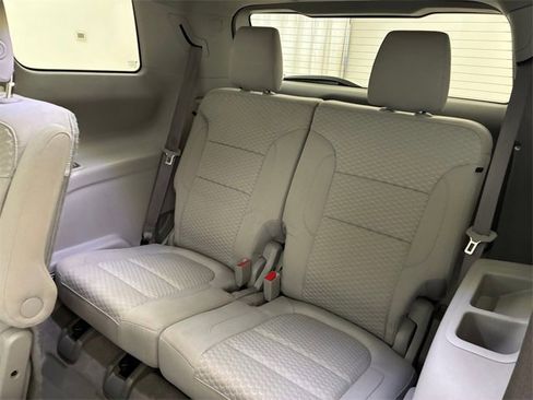 Used 2018 GMC Acadia SLE image 18